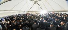טויזענטער בילדער פונעם גרויסארטיגן יומא דהילולא אין קערעסטיר חלק א'