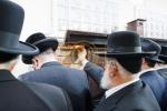 טויזענטער בילדער פונעם גרויסארטיגן יומא דהילולא אין קערעסטיר חלק א'
