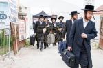 טויזענטער בילדער פונעם גרויסארטיגן יומא דהילולא אין קערעסטיר חלק א'