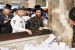 טויזענטער בילדער פונעם גרויסארטיגן יומא דהילולא אין קערעסטיר חלק א'