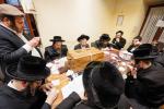 טויזענטער בילדער פונעם גרויסארטיגן יומא דהילולא אין קערעסטיר חלק א'