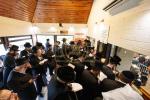 טויזענטער בילדער פונעם גרויסארטיגן יומא דהילולא אין קערעסטיר חלק א'