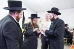 טויזענטער בילדער פונעם גרויסארטיגן יומא דהילולא אין קערעסטיר חלק א'
