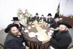 טויזענטער בילדער פונעם גרויסארטיגן יומא דהילולא אין קערעסטיר חלק א'