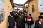 טויזענטער בילדער פונעם גרויסארטיגן יומא דהילולא אין קערעסטיר חלק א'