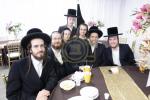 טויזענטער בילדער פונעם גרויסארטיגן יומא דהילולא אין קערעסטיר חלק א'