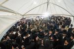 טויזענטער בילדער פונעם גרויסארטיגן יומא דהילולא אין קערעסטיר חלק א'
