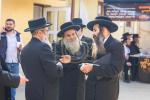 טויזענטער בילדער פונעם גרויסארטיגן יומא דהילולא אין קערעסטיר חלק א'