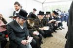 טויזענטער בילדער פונעם גרויסארטיגן יומא דהילולא אין קערעסטיר חלק א'