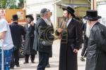 טויזענטער בילדער פונעם גרויסארטיגן יומא דהילולא אין קערעסטיר חלק א'