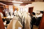 טויזענטער בילדער פונעם גרויסארטיגן יומא דהילולא אין קערעסטיר חלק א'