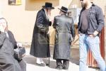 טויזענטער בילדער פונעם גרויסארטיגן יומא דהילולא אין קערעסטיר חלק א'
