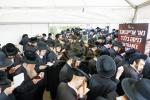 טויזענטער בילדער פונעם גרויסארטיגן יומא דהילולא אין קערעסטיר חלק א'