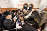 טויזענטער בילדער פונעם גרויסארטיגן יומא דהילולא אין קערעסטיר חלק א'