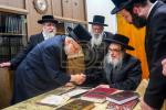 געשעענישן בחצר הקודש פאפא 