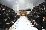 כ"ק אדמו"ר מסאדיגורא שליט"א ביים סעודת הילולא פון זקינו האדמו"ר הכנסת מרדכי מסאדיגורא זצ"ל 