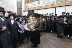 הכנסת ספר תורה לבית המדרש הגדול דסאטמאר ע"י משפחת הרב החסיד ר' אריה לייביש טייטלבוים ז"ל 