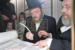 הכנסת ספר תורה לבית המדרש הגדול דסאטמאר ע"י משפחת הרב החסיד ר' אריה לייביש טייטלבוים ז"ל 