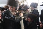 הכנסת ספר תורה לבית המדרש הגדול דסאטמאר ע"י משפחת הרב החסיד ר' אריה לייביש טייטלבוים ז"ל 
