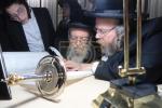 הכנסת ספר תורה לבית המדרש הגדול דסאטמאר ע"י משפחת הרב החסיד ר' אריה לייביש טייטלבוים ז"ל 