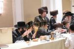 הכנסת ספר תורה לבית המדרש הגדול דסאטמאר ע"י משפחת הרב החסיד ר' אריה לייביש טייטלבוים ז"ל 