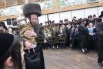 הכנסת ספר תורה לבית המדרש הגדול דסאטמאר ע"י משפחת הרב החסיד ר' אריה לייביש טייטלבוים ז"ל 