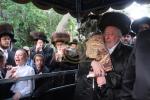 הכנסת ספר תורה לבית המדרש הגדול דסאטמאר ע"י משפחת הרב החסיד ר' אריה לייביש טייטלבוים ז"ל 
