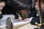 הכנסת ספר תורה לבית המדרש הגדול דסאטמאר ע"י משפחת הרב החסיד ר' אריה לייביש טייטלבוים ז"ל 