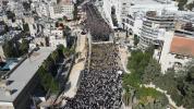 Main image for אריבער 10 טויזענט אידן זענען זיך משתתף ביים מעמד החופה אין גור