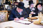 כ"ק מרן אדמו"ר מסאטמאר שליט"א באזוכט די בוי-אַרבעט פון נייעם גיגאַנטישן "בית רחל - בנין גאָלדבערגער" אין קרית יואל 