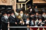 פולע גאלערי: מעמד הכנסת ספר תורה דורך קהילת וויזניץ אין בני ברק 