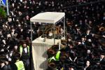 פולע גאלערי: מעמד הכנסת ספר תורה דורך קהילת וויזניץ אין בני ברק 