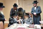כ"ק אדמו"ר מפינסק קארלין שליט"א באזוכט אין קרית יואל 