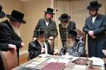 כ"ק אדמו"ר מפינסק קארלין שליט"א באזוכט אין קרית יואל 