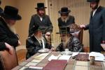 כ"ק אדמו"ר מפינסק קארלין שליט"א באזוכט אין קרית יואל 