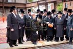 מעמד יציקת הארון הקודש אין ביהמ"ד החדש באבוב-45-