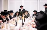 Main image for היסטארישע סעודת ר"ח אלול פארגעקומען אין שטוב פון כ"ק אדמו"ר מפאפא שליט"א אינאיינעם מיט צענדליגער פילאנטראפן לטובת די אויסברייטערונג פון כולל קהלת יעקב פאפא