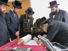 מעמד סיום כתיבת ספר תורה בחצר הקודש פינסק קארלין 