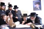 מעמד סיום כתיבת ספר תורה בחצר הקודש פינסק קארלין 