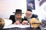 מעמד סיום כתיבת ספר תורה בחצר הקודש פינסק קארלין 