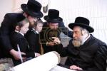 מעמד סיום כתיבת ספר תורה בחצר הקודש פינסק קארלין 