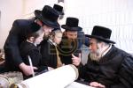 מעמד סיום כתיבת ספר תורה בחצר הקודש פינסק קארלין 