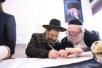 מעמד סיום כתיבת ספר תורה בחצר הקודש פינסק קארלין 