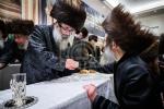 שמחת החתונה פון נכדת כ"ק אדמו"ר מספינקא שליט"א .  בן בנו הגדול הרה"צ אב"ד ספינקא שליט"א