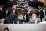 שמחת החתונה פון נכדת כ"ק אדמו"ר מספינקא שליט"א .  בן בנו הגדול הרה"צ אב"ד ספינקא שליט"א