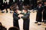 שמחת החתונה פון נכדת כ"ק אדמו"ר מספינקא שליט"א .  בן בנו הגדול הרה"צ אב"ד ספינקא שליט"א