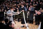 שמחת החתונה פון נכדת כ"ק אדמו"ר מספינקא שליט"א .  בן בנו הגדול הרה"צ אב"ד ספינקא שליט"א