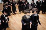 שמחת החתונה פון נכדת כ"ק אדמו"ר מספינקא שליט"א .  בן בנו הגדול הרה"צ אב"ד ספינקא שליט"א