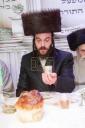פייערליכער מעמד "להודות" צייכנט אפ יומא טבא לרבנן אינערהאלב חבורת "תלמודו בידו" שע"י איחוד בחורי משכנות הרועים ווען הונדערטער בחורי הקהילה ערהאלטן "תעודות" נאכן זיך פארהערן אויף טויזנטער בלעטער גמרא