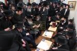 כ"ק אדמו"ר מסאטמאר שליט"א ביים מנחם אבל זיין די קינדער פון הגה"צ אב"ד ניישטאד ז"ל,